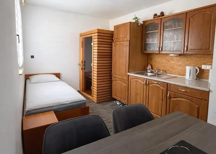 100 - Aparthotel 3*